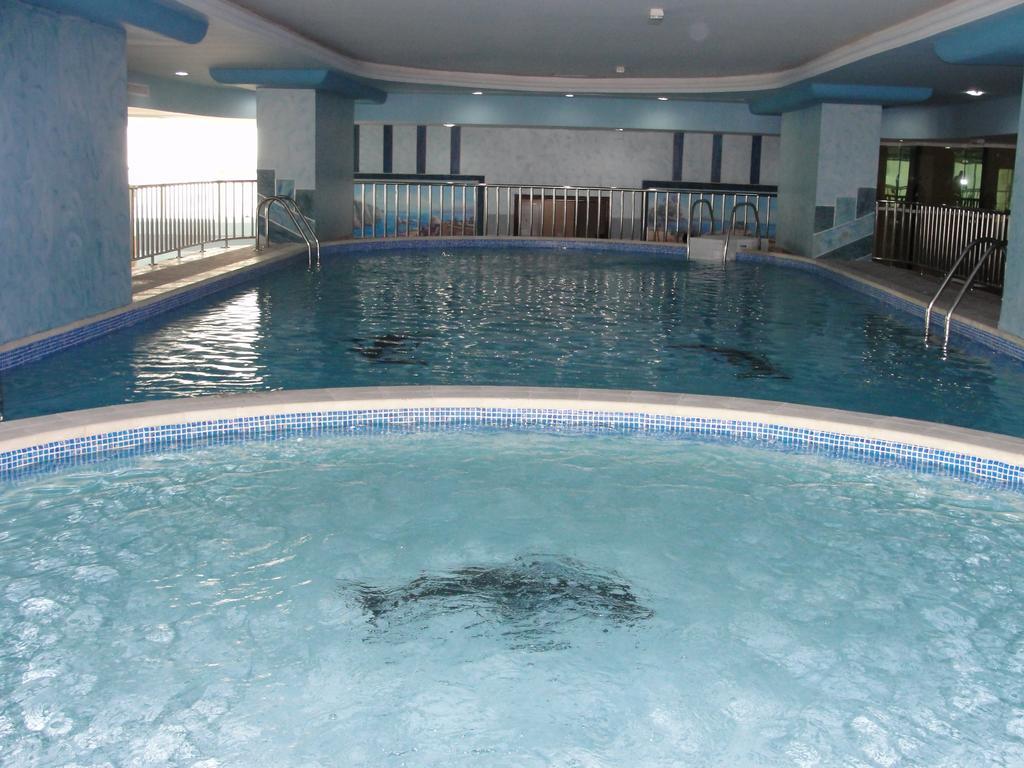 Al Bustan Tower Hotel Suites Schardscha Exterior foto