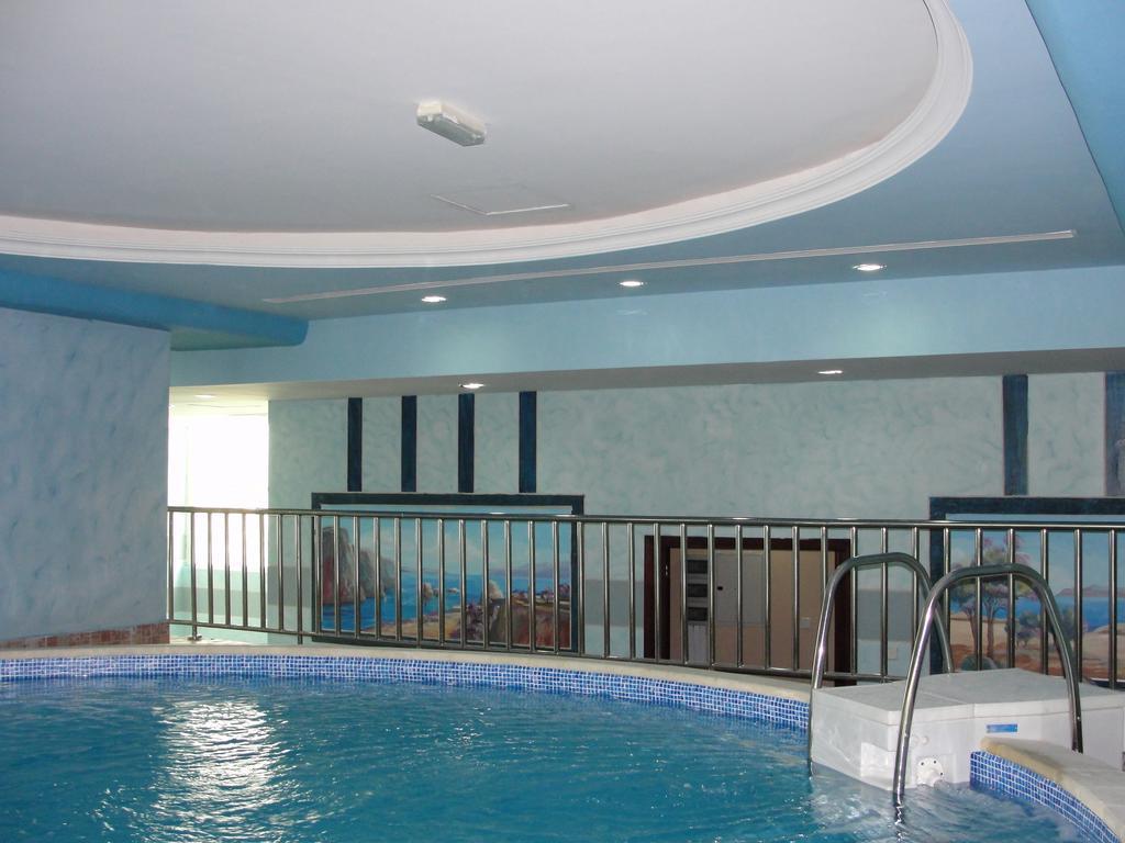 Al Bustan Tower Hotel Suites Schardscha Exterior foto